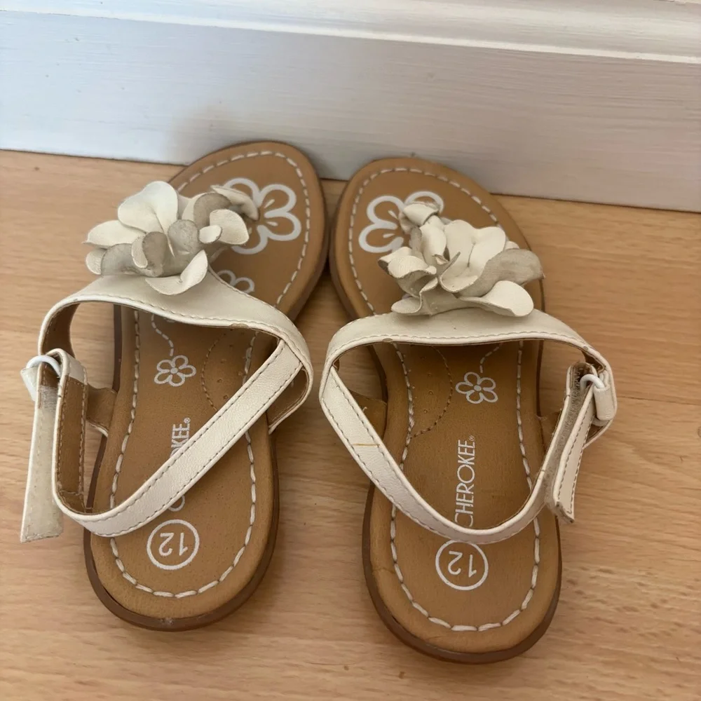Girls 12 sandals flower Cherokee strap flip flop beach pool special occasion
